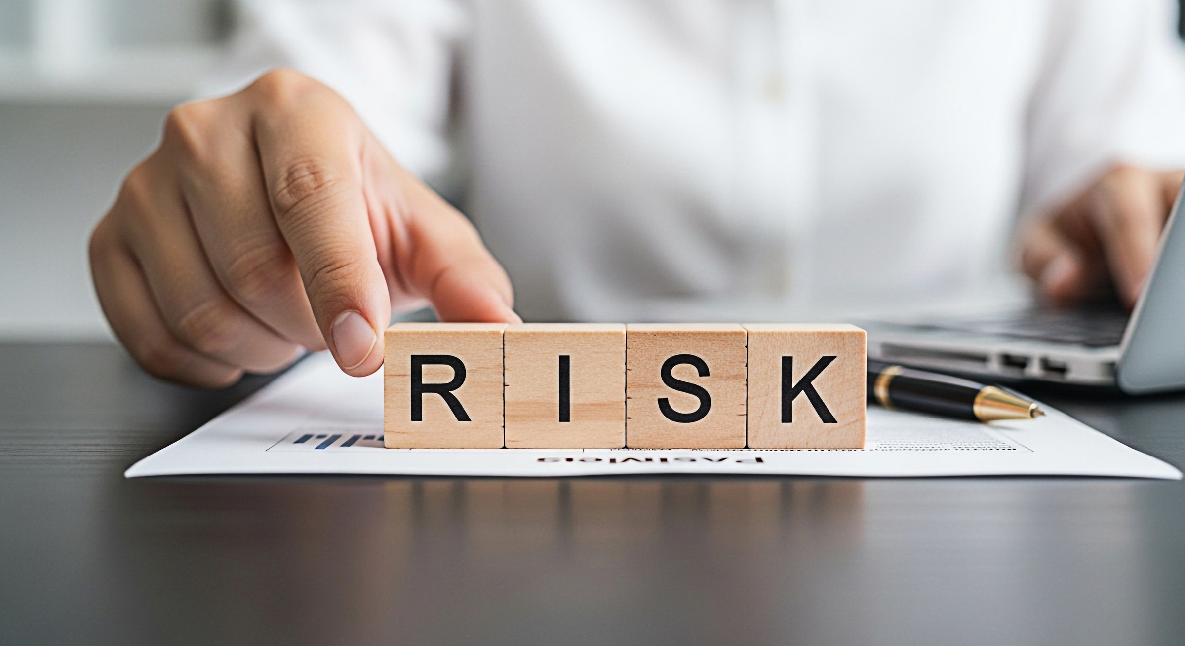 Optimization of risk retention/transfer strategies and tailored (re)insurance program design, to reduce premium waste.